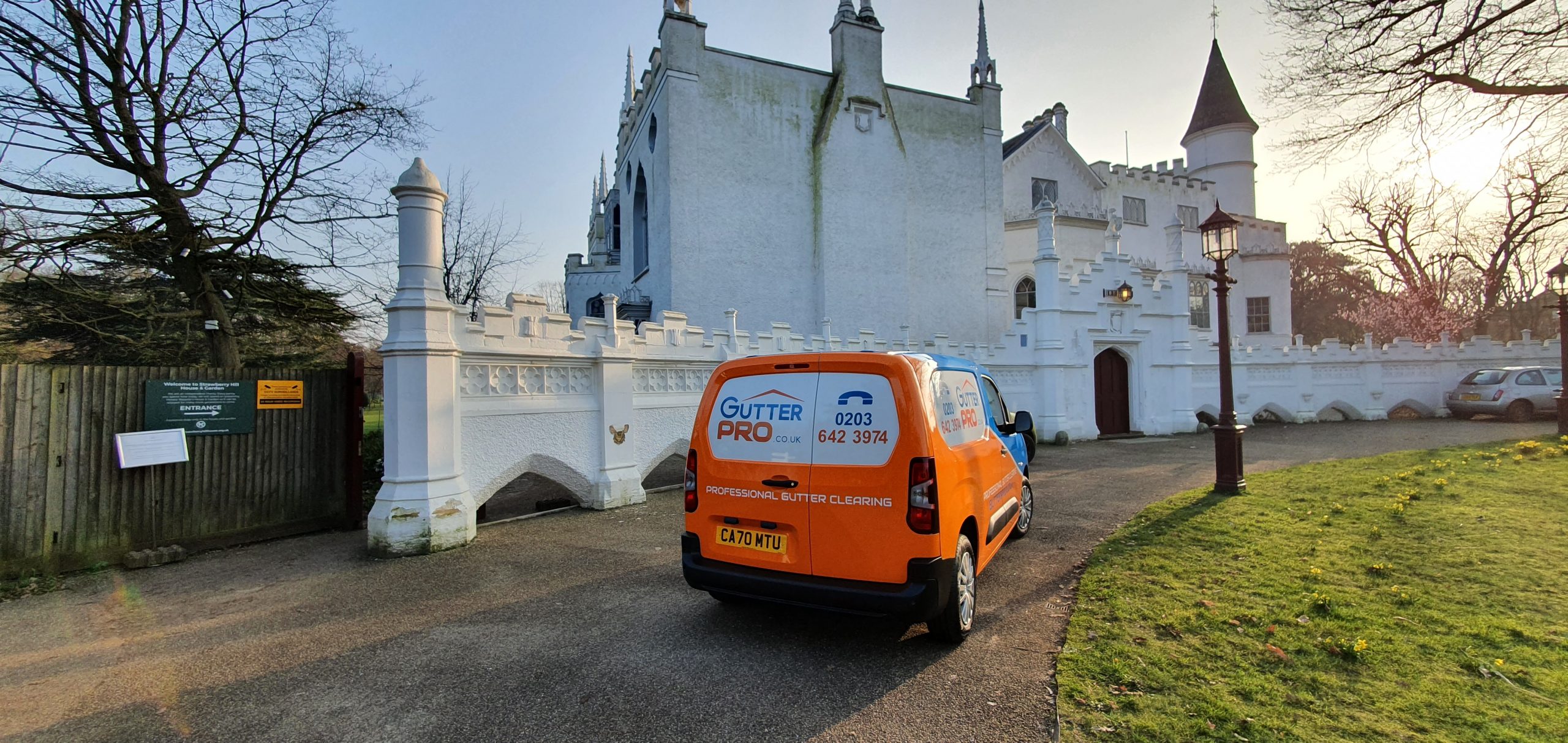 Gutter Cleaning Strawberry Hill