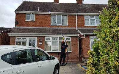 Gutter cleaning in the rain